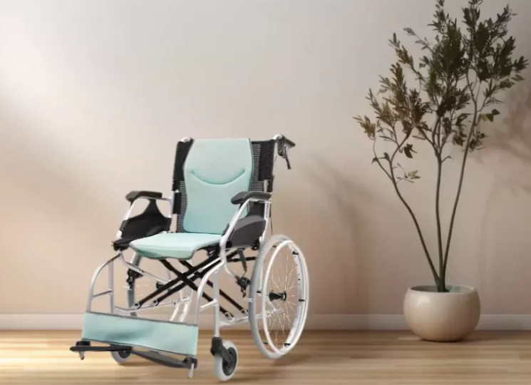 What Should You Look For in a Lightweight Mobility Chair for Trips?