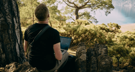How to Balance Traveling and Academics: A Guide for Digital Nomad Students
