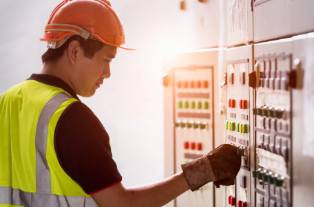 Choosing the Best Electrical Contractors for Commercial Projects
