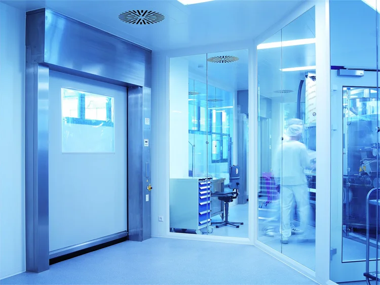 Why Food Processing Facilities Need High-Speed Cleanroom Doors