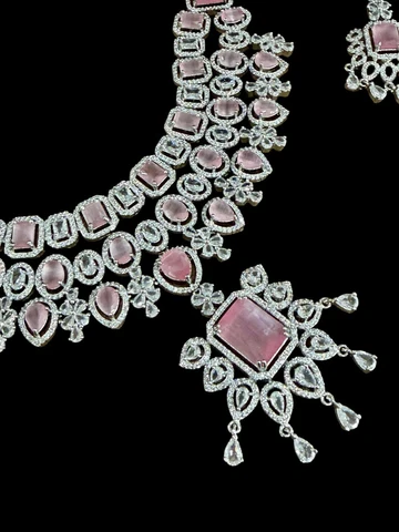 Traditional vs Modern Indian Bridal Jewelry: What Every Bride Should Know