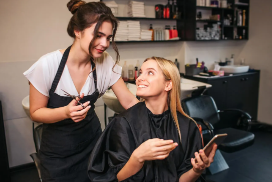 How to Attract Your First Clients to a New Salon