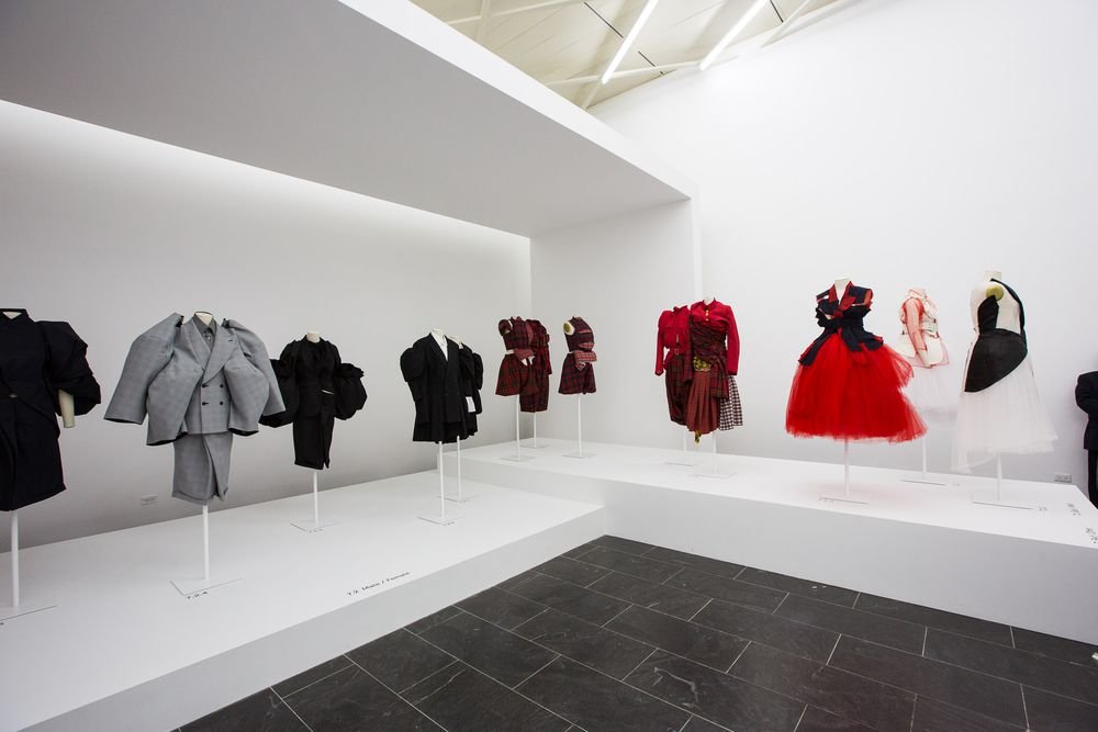 Comme des Garçons: A Complete Guide to Modern Fashion, Creative Design, and Timeless Streetwear