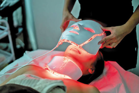 Understanding Red Light Therapy Devices and Their Practical Uses