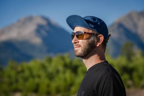 How to Choose Sports Sunglasses for Outdoor Activities